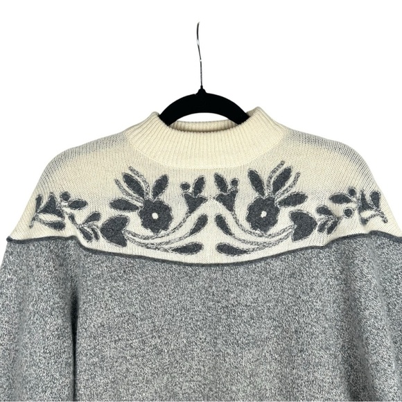 Vintage MISTER LEONARD Women's Size Large Embroidered Floral Gray Cream Sweater - Picture 2 of 6
